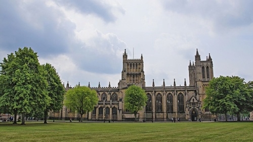 高二或高三在讀,如何申請愛爾蘭本科留學?